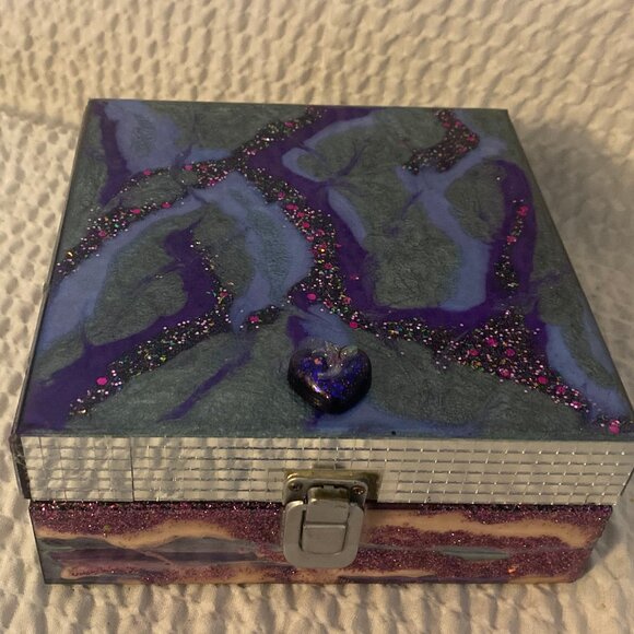 NEW Handmade Resin Designed Closing Lid Keepsakes Jewelry Trinket Box - Picture 1 of 11